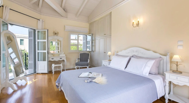 Апартаменты Luxury Aerides 3 Luxury Suites