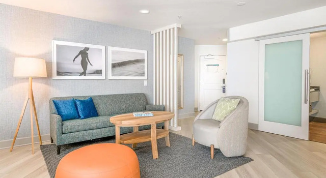 Четырёхместный номер Standard с видом на бассейн Beach Terrace
