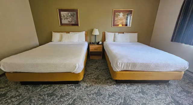 Четырёхместный номер Standard Budget Host Inn & Suites