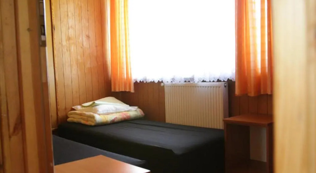 Camping Oaza Błonie Kórnik Domki Standard - 3 pokoje, Varaa Leirintäalue SPA-hotellit kohteessa Suur-Puola, SPA