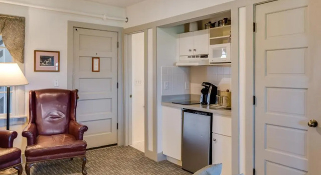 Двухместный люкс Deluxe First Colony Inn