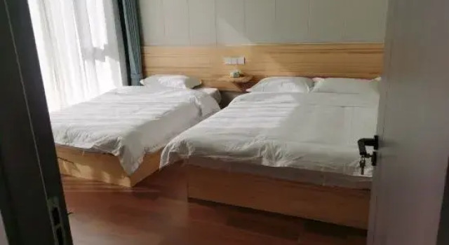 Люкс Premium с 2 комнатами Longmen Lanyi Hot Spring Homestay