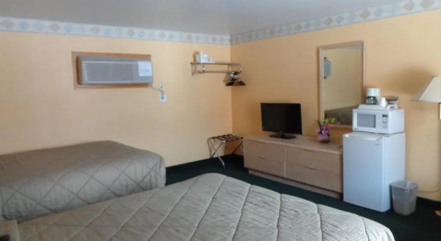 Четырёхместный номер Standard Western Motel