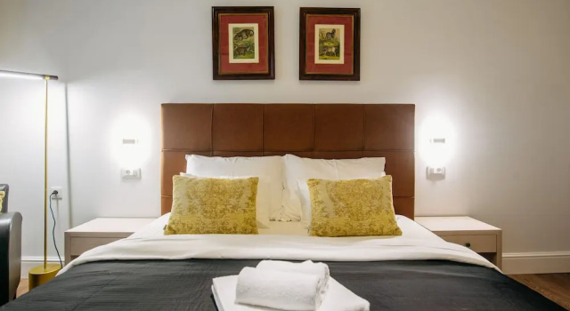 Central W Apartment and Rooms by DuHomes