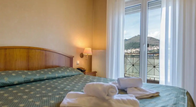 Двухместный номер Standard с балконом и с видом на озеро Hotel Kastoria in Kastoria City