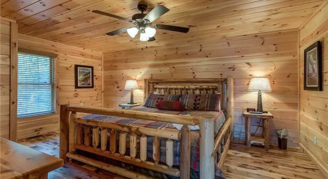 Rocky Top Lookout 4 Bedroom Home with Hot Tub