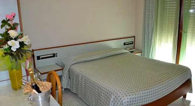 Hotel Paradiso, Забронировать Отель Отели Челано с завтраком, Завтраки
