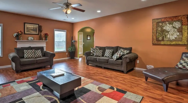 Family Getaway w/ Movie Room Near Atlanta!, 预订 酒店 麦克多诺 佐治亚州