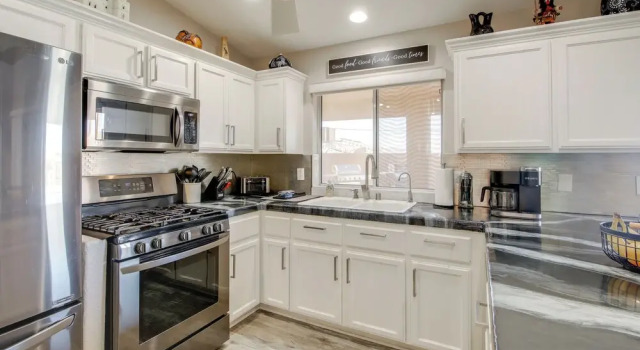 Коттедж 4 Mi to Lake Havasu: Home w/ Views, Pool & Spa