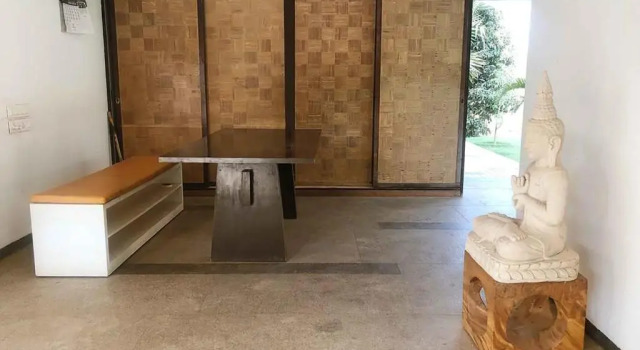Oceanfront 4 bed private pool Gorai beach villa near Mumbai, Забронировать Вилла Отели Уттан с бассейном, Бассейн