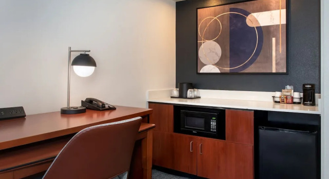 Люкс c 1 комнатой Courtyard by Marriott Annapolis