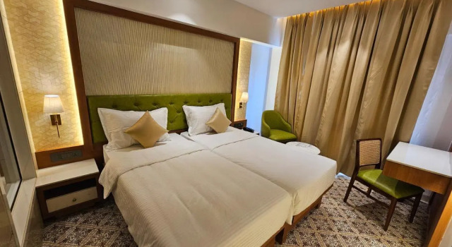 Hotel Golden Nest - Thane, Забронировать Отель Отели Тхана с завтраком, Завтраки