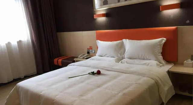 Номер Superior 7Days Premium Shenzhen Dalang Commercial Center Branch