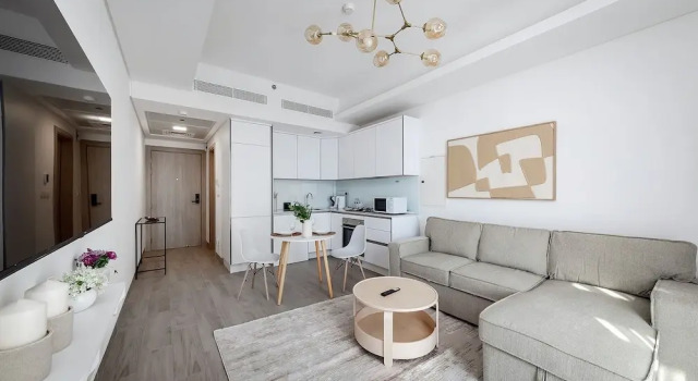 Bright 1BR with balcony in Luma 22