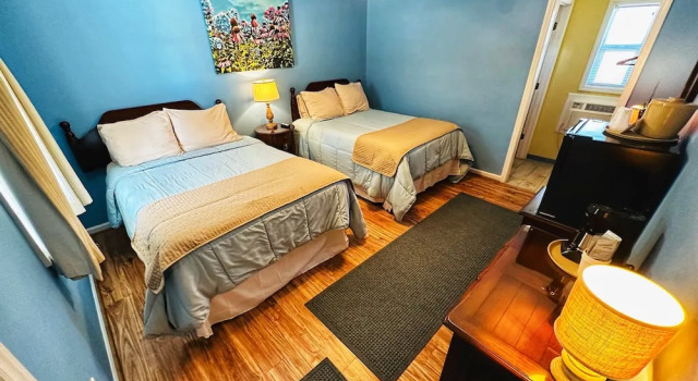 Четырёхместный номер Standard Alpine Village Inn