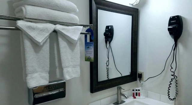 Номер Standard Days Inn by Wyndham Woodland