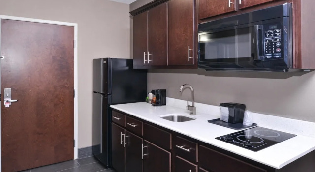 Четырёхместный номер Standard Americas Best Value Inn & Suites
