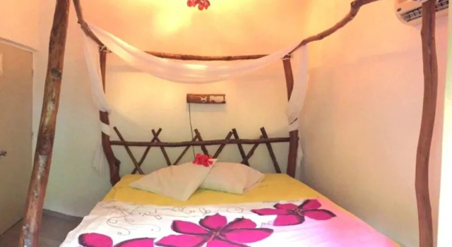 MOOREA - Villa Tiahura, Book Villa 4-Star Hotels in Moorea, 4*