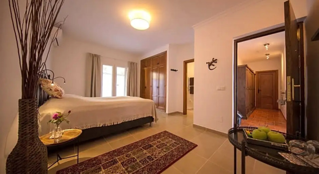 Casa B Bed & Breakfast, Забронировать Отель Компета Axarquía