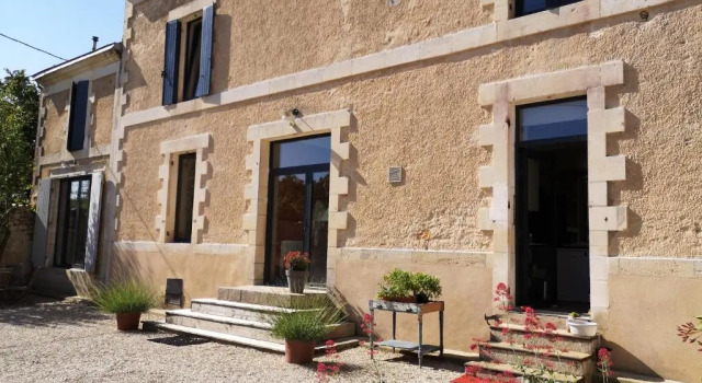 La Burie, Rezerwuj Bed and Breakfast Hotele w Charente-Maritime z parkingiem, Parking