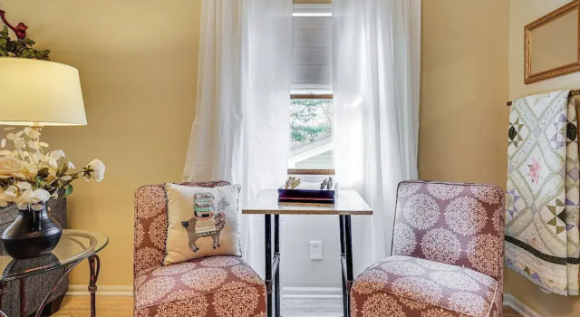 Zanesville Apartment w/ Porch - 3 Mi to Downtown!, Reserva ahora Apartamento Hoteles en Georgetown con aparcamiento, Aparcamiento