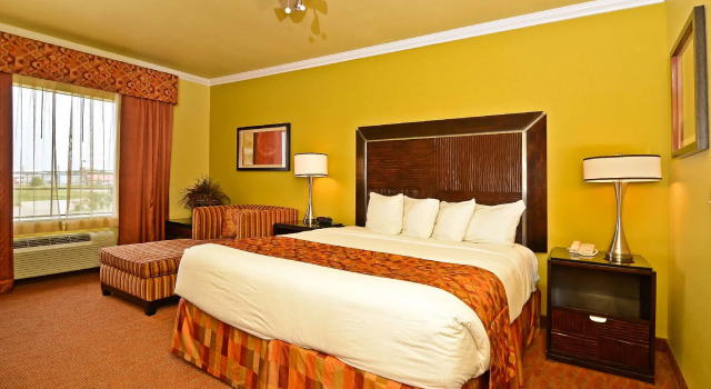 Двухместный люкс с 2 комнатами Best Western Plus Christopher Inn & Suites