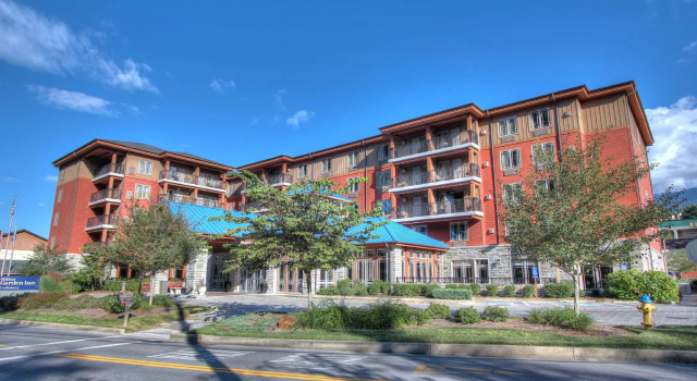 Кровать в общем номере Hilton Garden Inn Gatlinburg