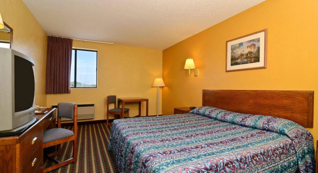 Americas Best Value Inn - Bell Tower, Rezerwuj Hotel Hotele w Illinois z basenem, Basen