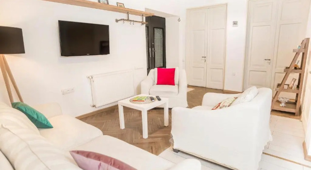 Tbilisi center 2 BD 80sq with Balcony and High ceiling