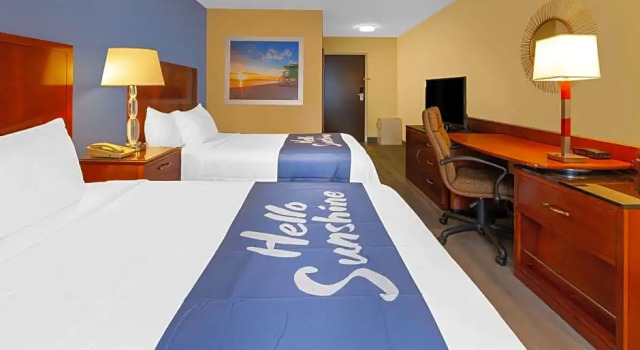 Четырёхместный номер Standard Days Inn by Wyndham Milan Sandusky South