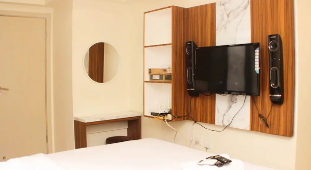 Апартаменты Fully Furnished And Tidy Studio At Meikarta Apartment