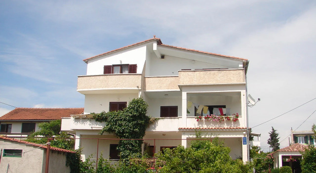 Room Port - great loaction and free parking: R2 Mala Murter, Island Murter