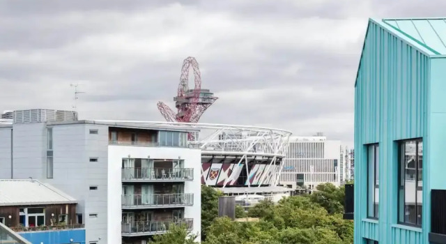 Bright 1 Bedroom Apartment in Hackney Wick With Balcony, Забронировать Апартаменты/квартира Лондонский Сити Лондон, рядом с St Olaf House