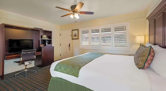 Люкс Clarion Collection Carmel Oaks Inn