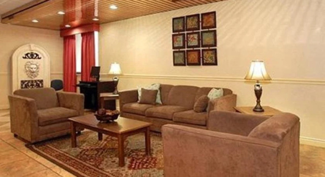 Midtown Inn And Suites, Rezerwuj Hotel Hurstbourne 