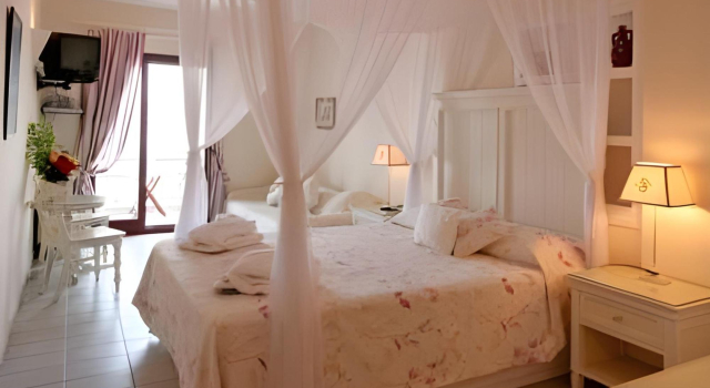 Clara Hotel
