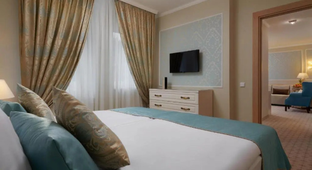 Полулюкс Honour and Grace Hotel