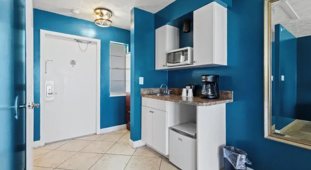 Студия Oceanfront Inn Suite #12- Ocean View Balcony - King Bed