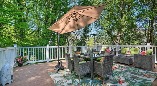 Коттедж Adorable Beach Cottage w/ Hot Tub & Tropical Bar!