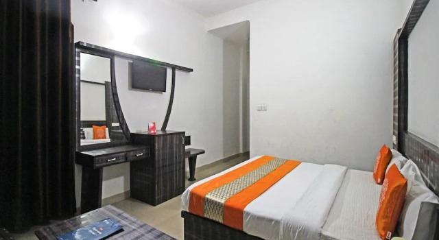 OYO 5093 Hotel Broadway