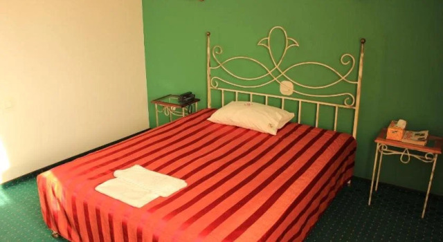 Hotel Melody, Varaa Hotelli Oradea 