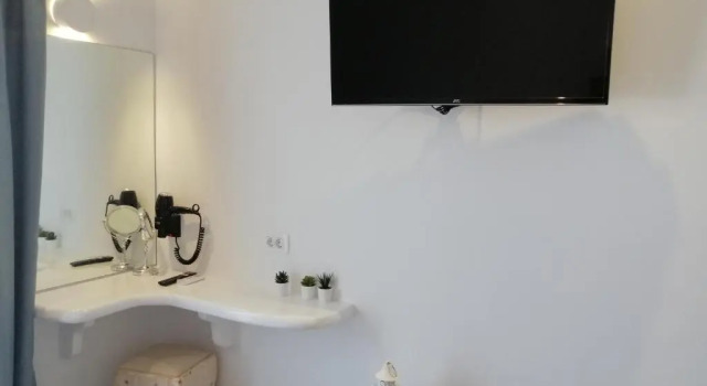 Трёхместный номер Standard с балконом Cyclades Hotel