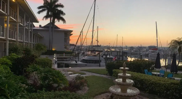 Номер Deluxe Cove Inn on Naples Bay