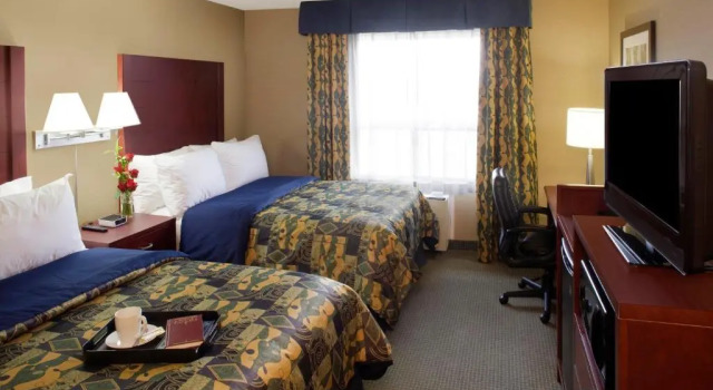 Четырёхместный номер Standard Travelodge by Wyndham Oshawa Whitby