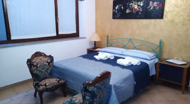 B&B Villa Bucceri, Buchen Sie Bed & Breakfast Cardano al Campo Lombardei