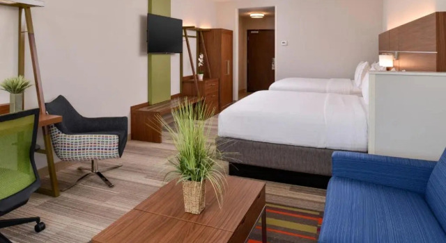 Шестиместный люкс Holiday Inn Express & Suites - St. Petersburg - Madeira Beach by IHG