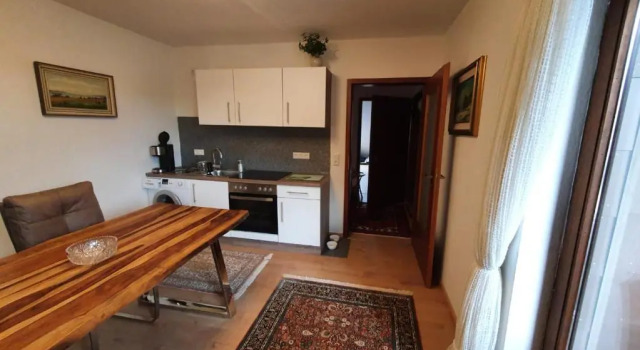 Sehr schöne vollständige Wohnung in Zell im Fichtelgebirge, Varaa Huoneisto Hotellit Baijeri pysäköinnillä, Pysäköinti