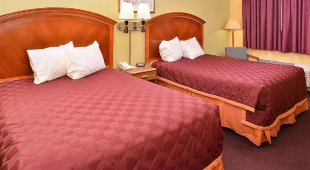 Четырёхместный номер Standard Magnuson Hotel Blythe