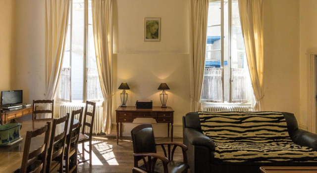 Very spacious cottage with a separate guest house on a medieval domain., Book Guesthouse Hotels in Vergnelibert with Parking, Parking