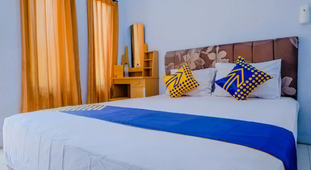 Asembagus Family by OYO Rooms